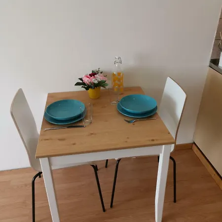 Main Station Apartment *